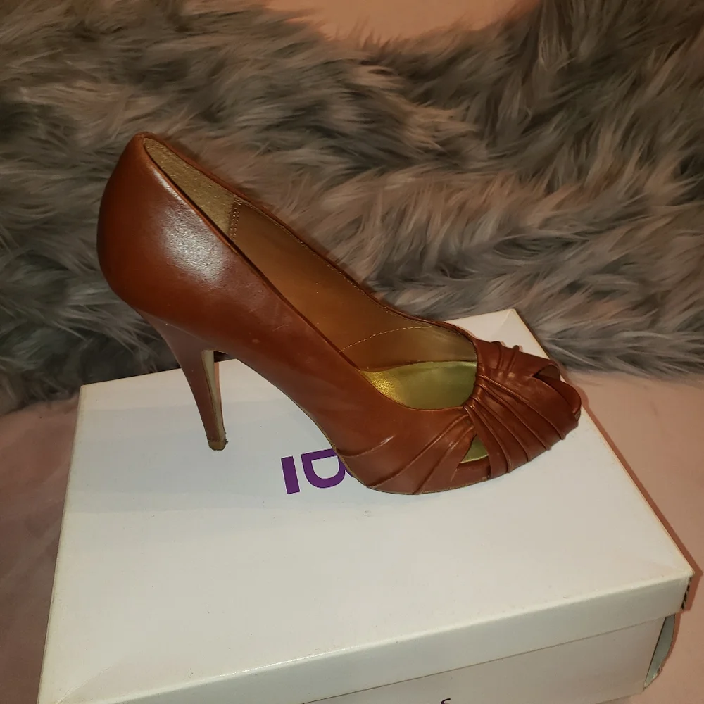 Heels - Picture 2 of 2